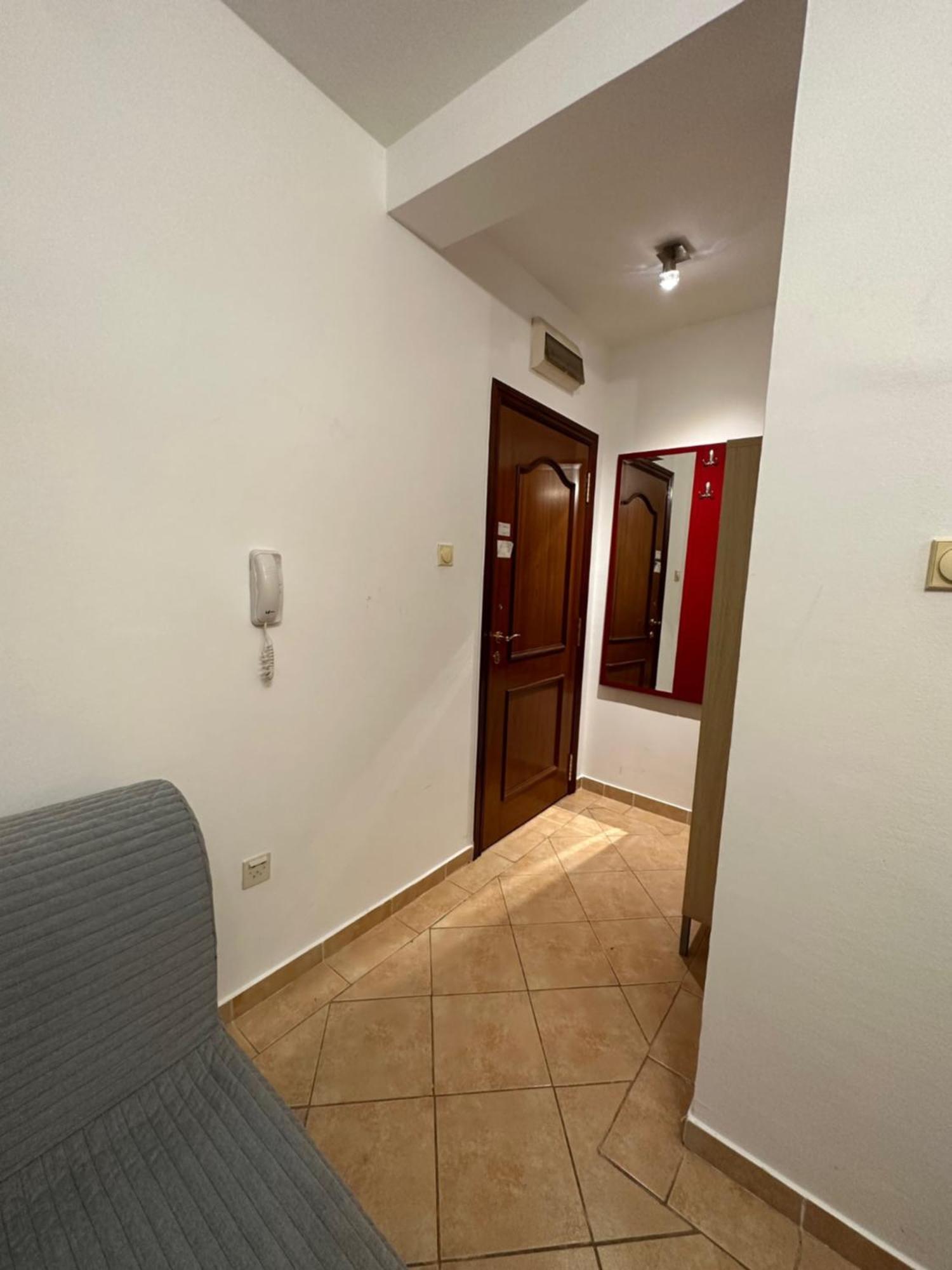 Apartment Aprtment Mili